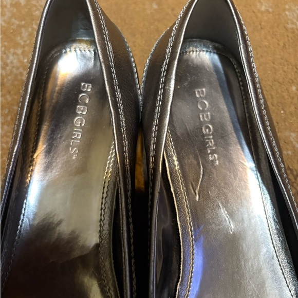 BCBG Metallic Pewter Leather Flats with Buckle - Picture 3 of 14